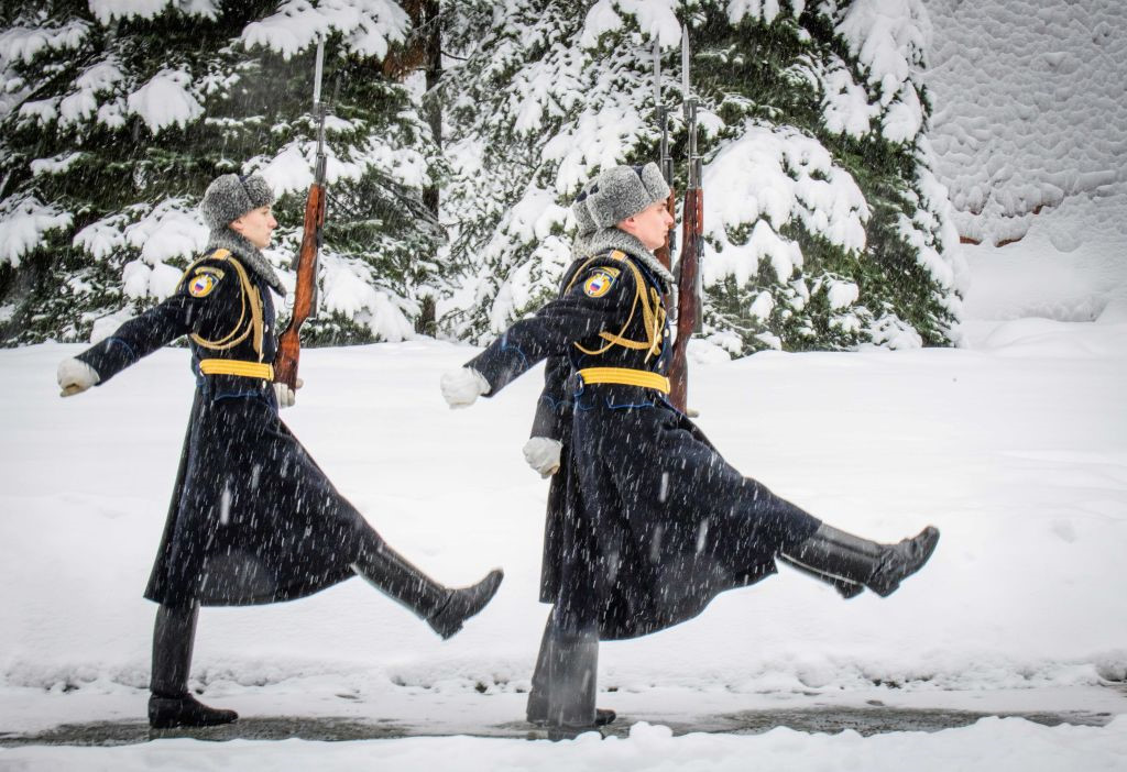 Tuyết rơi dày nhất thế kỷ, Moscow chìm trong mùa đông trắng xóa